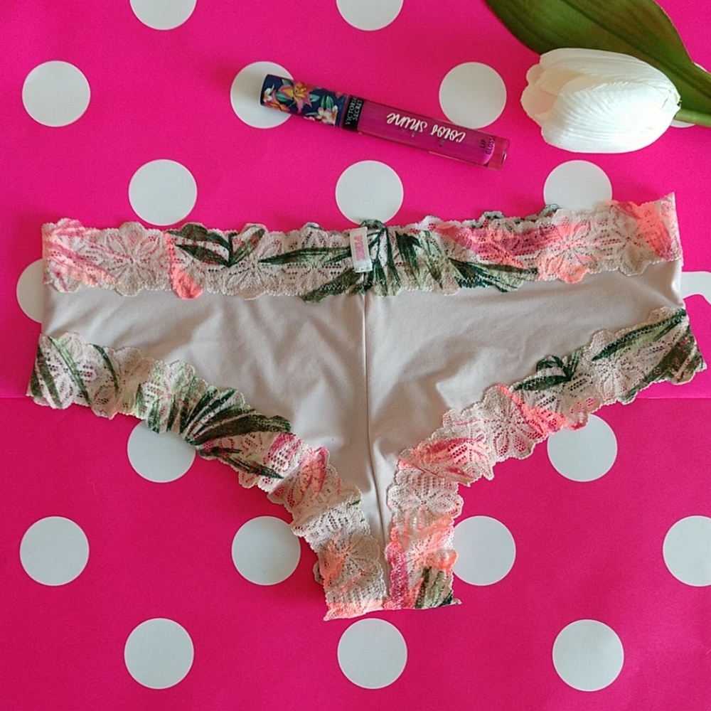 💕PINK VS PANTY SIZE S + VS LIP GLOSS COLOR SHINE. - Picture 2 of 5